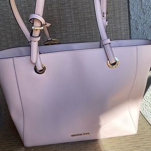 Selling a gently used Michael kors bag